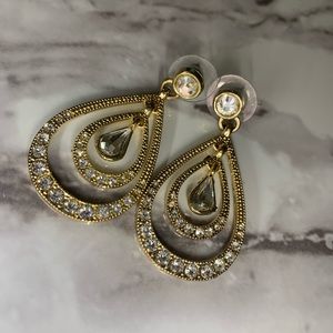 Gold sparkle teardrop earring